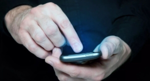 Смартфоны жителей Тверской области могут превратиться в бесполезные кирпичи