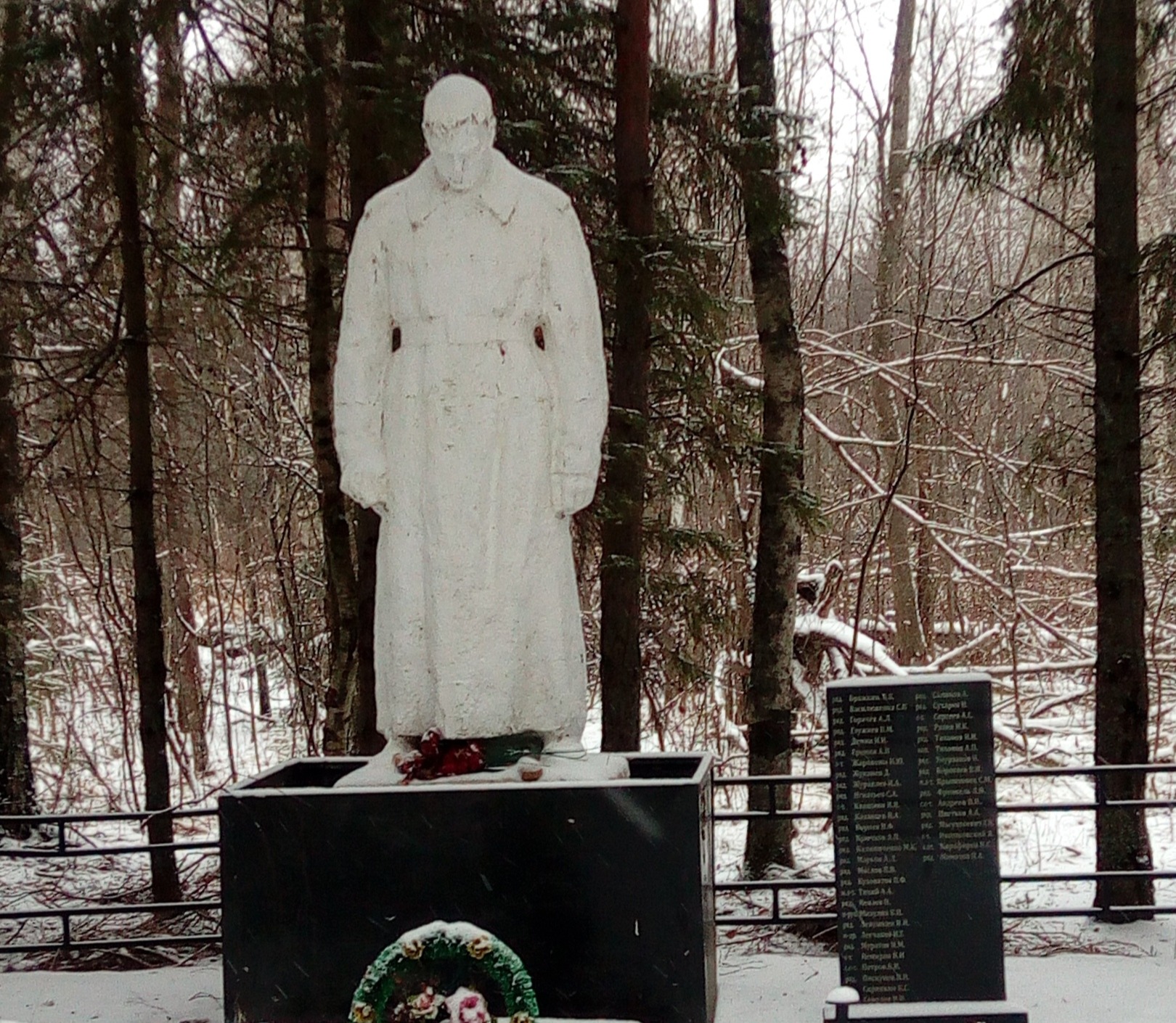 Оленино мысли бывают. Тверская область Оленинский район деревня Холмец. Воинское захоронение д Холмец Оленинский район. Памятники деревня Холмец Оленинский район. Холмец Братская могила.