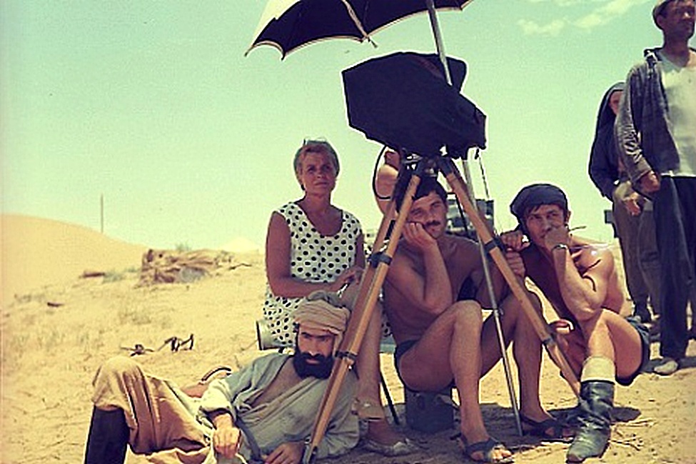 Где снимали белое солнце пустыни. Белое солнце пустыни фильм 1970. Белое солнце пустыни кадры со съемок. Белое солнце пустыни фильм 1970 съёмки. Белое солнце пустыни фотографии со съемочной площадки.