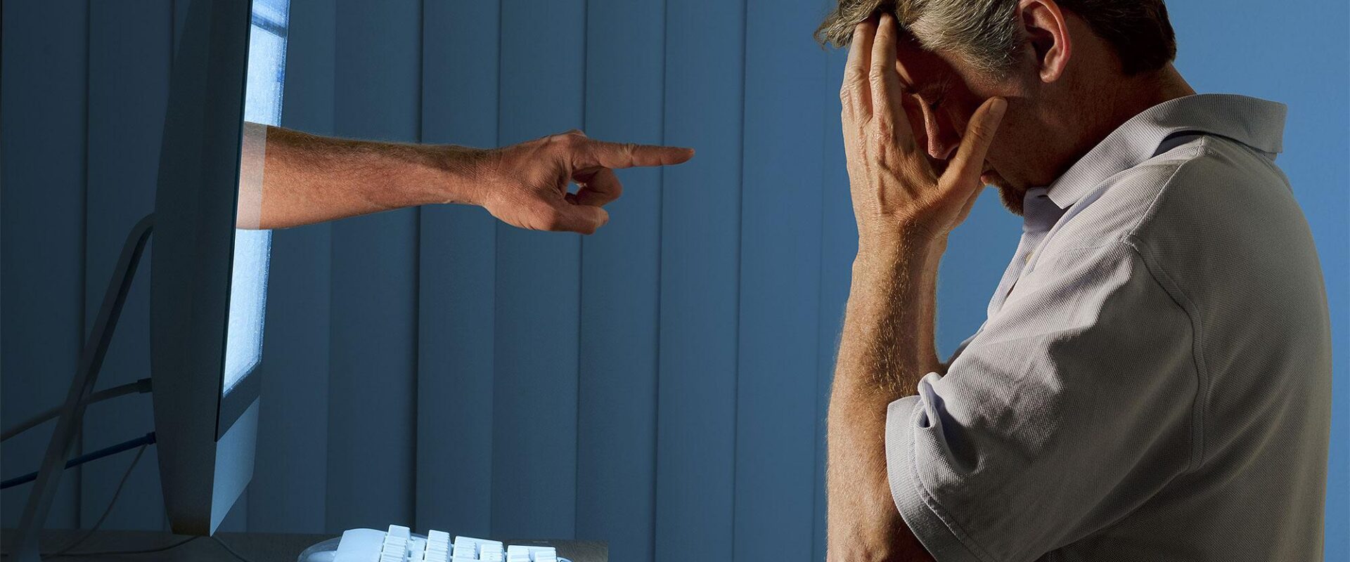 Фейк должен сидеть в тюрьме?