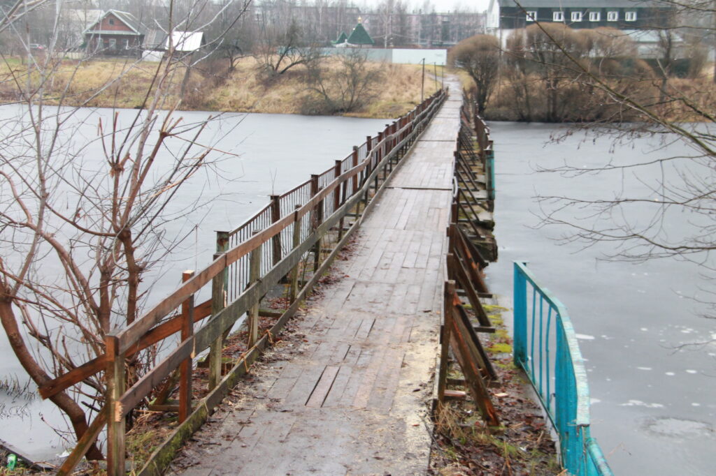 В Нелидово отремонтирован пешеходный мост