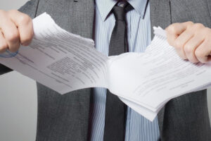 В Твери подрядчик ответил за нежелание убирать лёд с крыши больницы