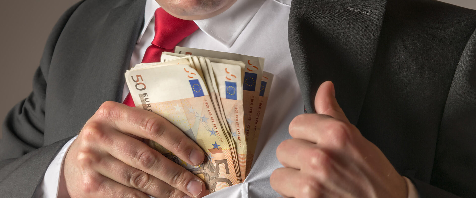 В Тверской области руководитель МУПа осуждён за растрату и мошенничество