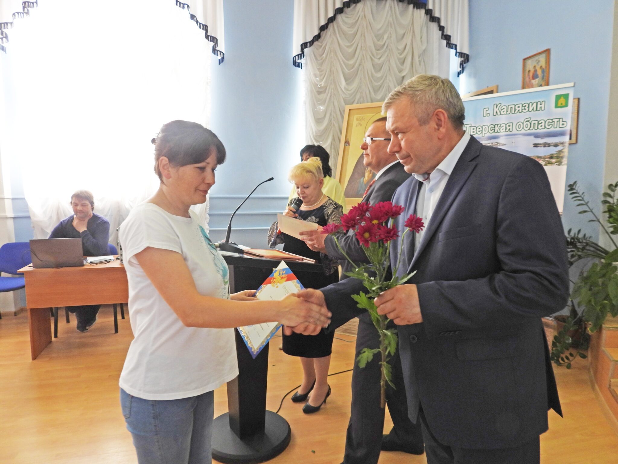 Подслушано в калязине. Садик Звездочка город Калязин. Работники Калязинского дома культуры. Детский сад Звездочка Калязинский район. Заведующая детским садом Калязин Скачкова.