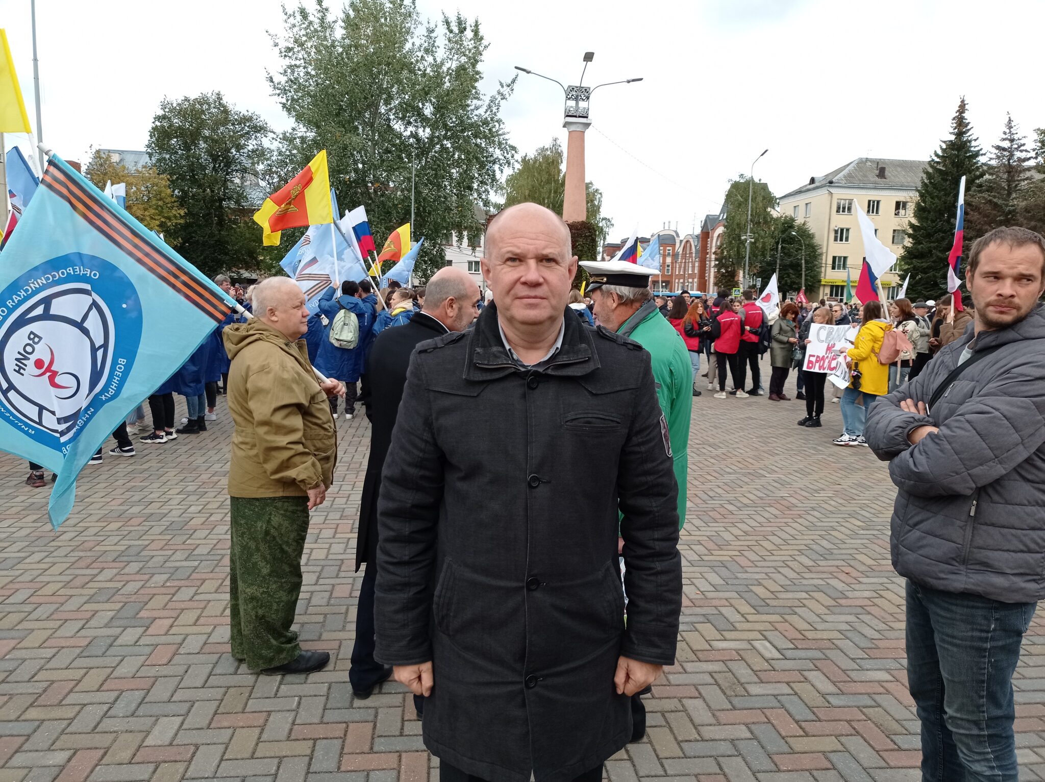 Митинг в твери. Митинг в Твери на площади славы сентябрт2022. Митинги в Батайске. Митинг в плоском 14 августа 2022 года Тверское Телевидение.