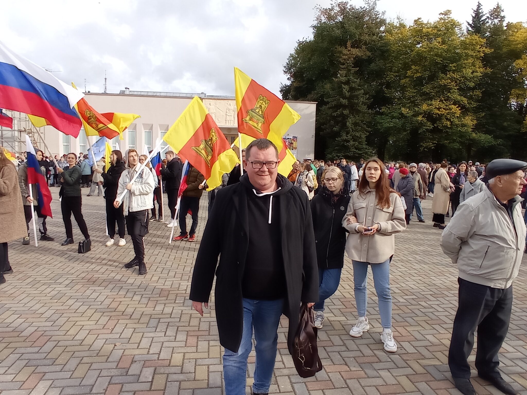 Митинг в твери. Митинг в поддержку референдума. Референдума Тверь.