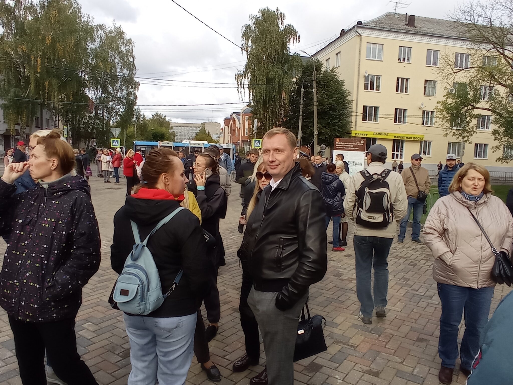 Митинг в твери. Митинг в Твери сегодня. Митинг в Твери на площади славы сентябрт2022. Митинг в плоском 14 августа 2022 года Тверское Телевидение.