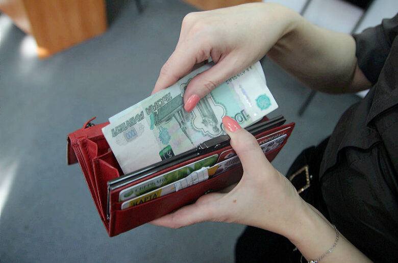 В Тверской области женщина зашла в гости и ушла с деньгами