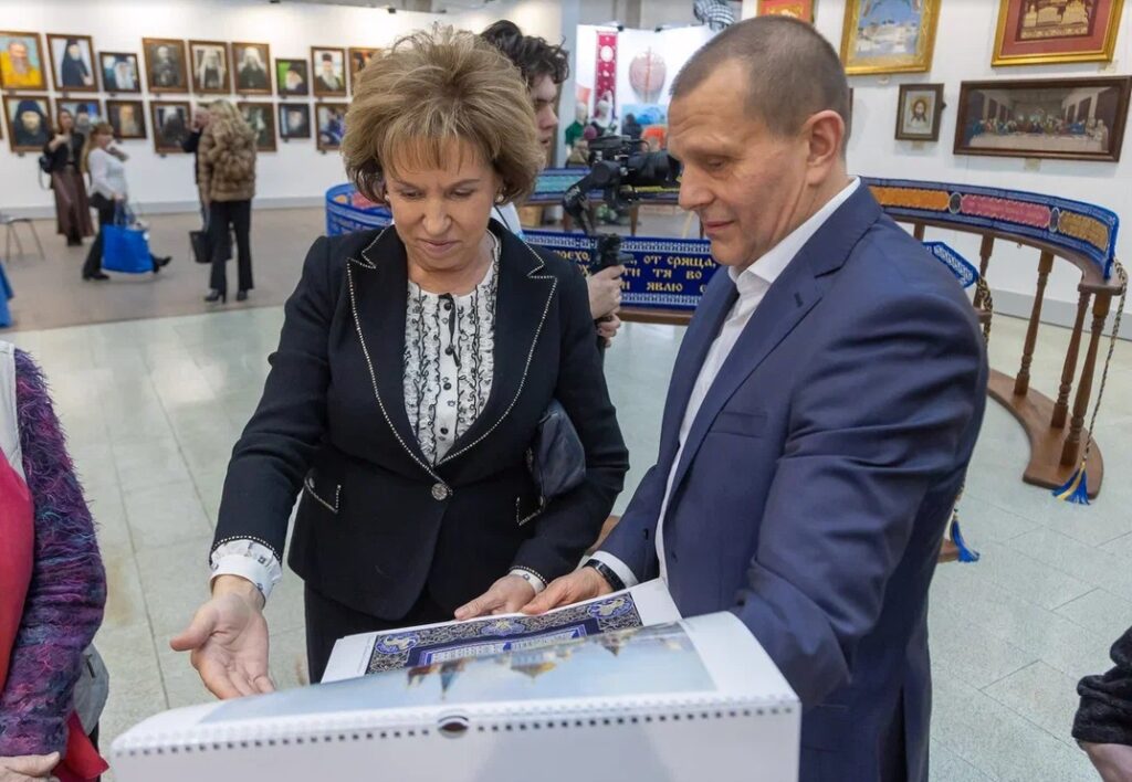 "Торжокские золотошвеи" представили Тверскую область на выставке «Уникальная Россия»
