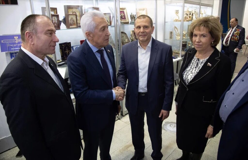 "Торжокские золотошвеи" представили Тверскую область на выставке «Уникальная Россия»