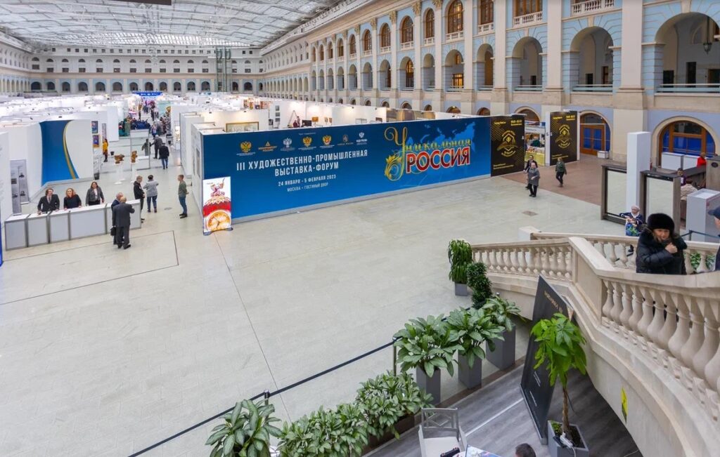 "Торжокские золотошвеи" представили Тверскую область на выставке «Уникальная Россия»