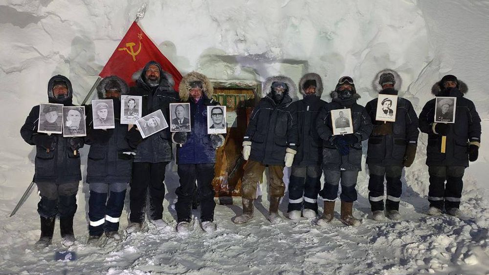 Один шагает из своего полка