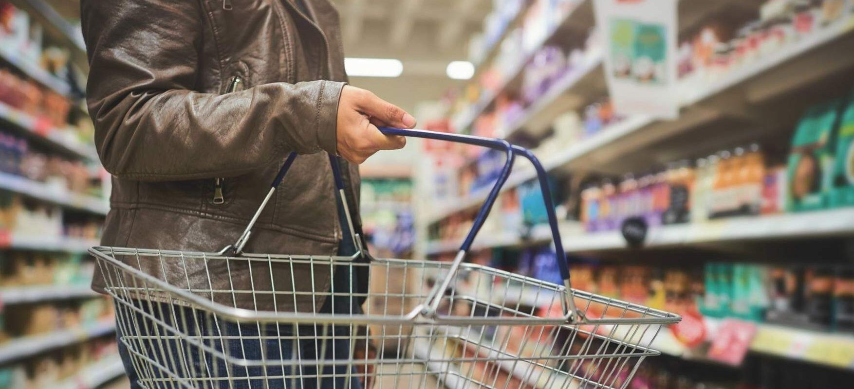 Больше половины жителей Твери стали чаще экономить