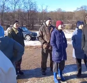 В Бологовском районе жители перекрывают дорогу для фур и лесовозов