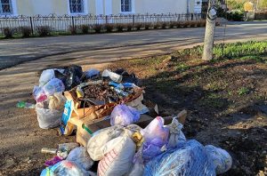Торжок: пора свозить мусор к дверям администрации? Комментируют жители