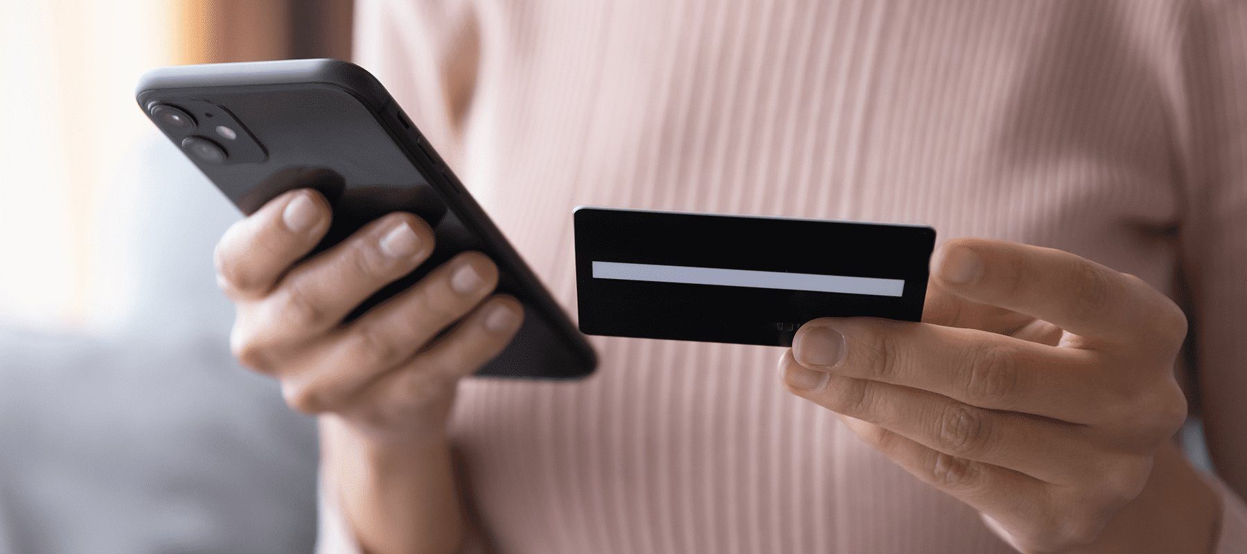 Жительница Верхневолжья украла деньги с карты собутыльника