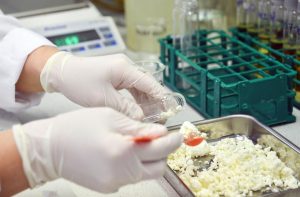 В Тверской области в твороге обнаружен запрещенный малоизученный фермент