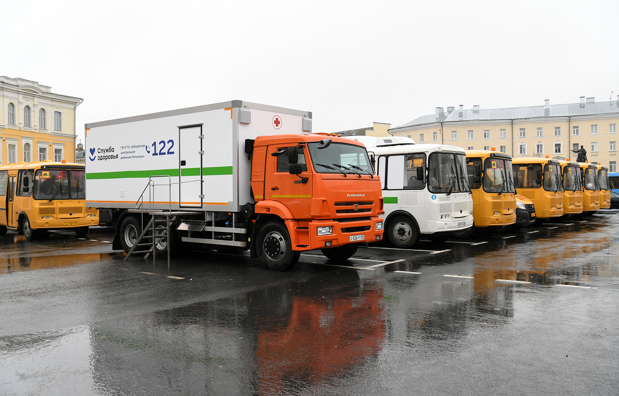 Новый транспорт получили семьи и организации Верхневолжья