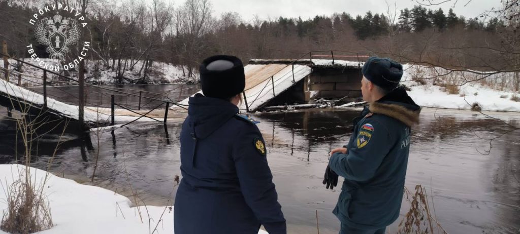 В Бологовском округе рухнул мост: кто виноват, разберется прокуратура