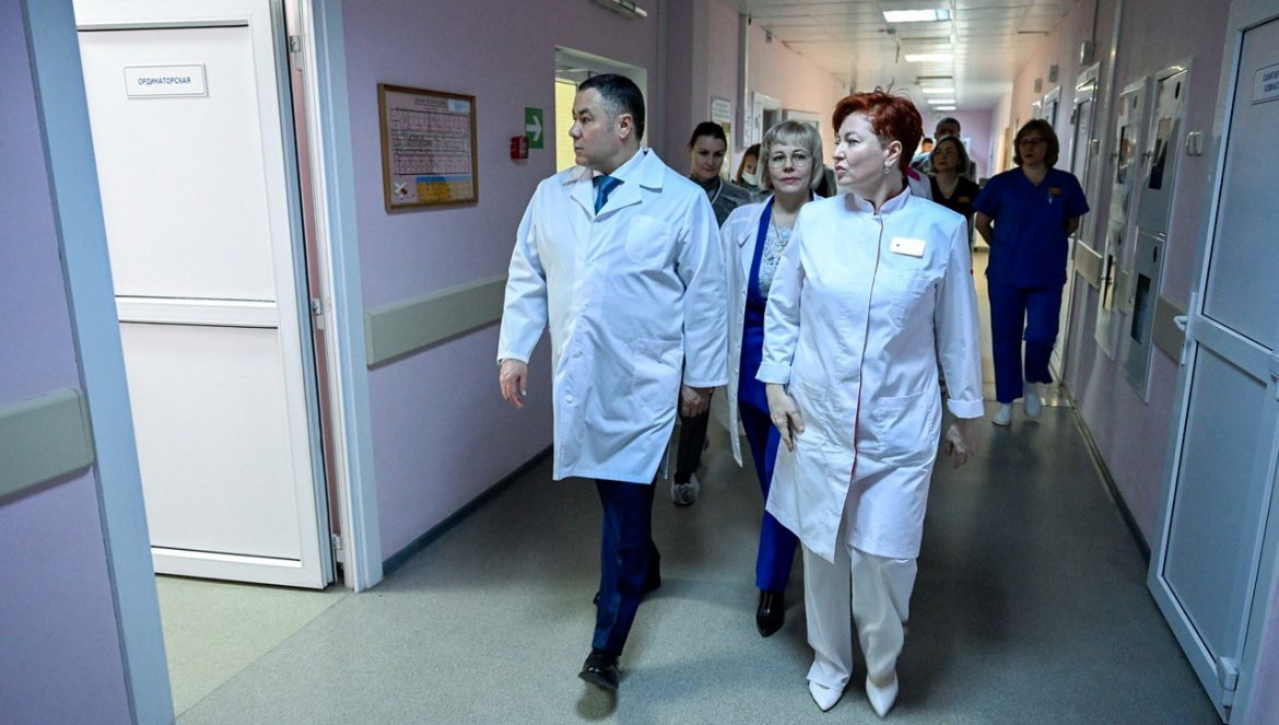 Губернатор Игорь Руденя провел инспекционную поездку по областным учреждениям родовспоможения
