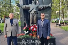 Сергей Рогозин возложил цветы к памятнику ликвидаторам аварии на ЧАЭС