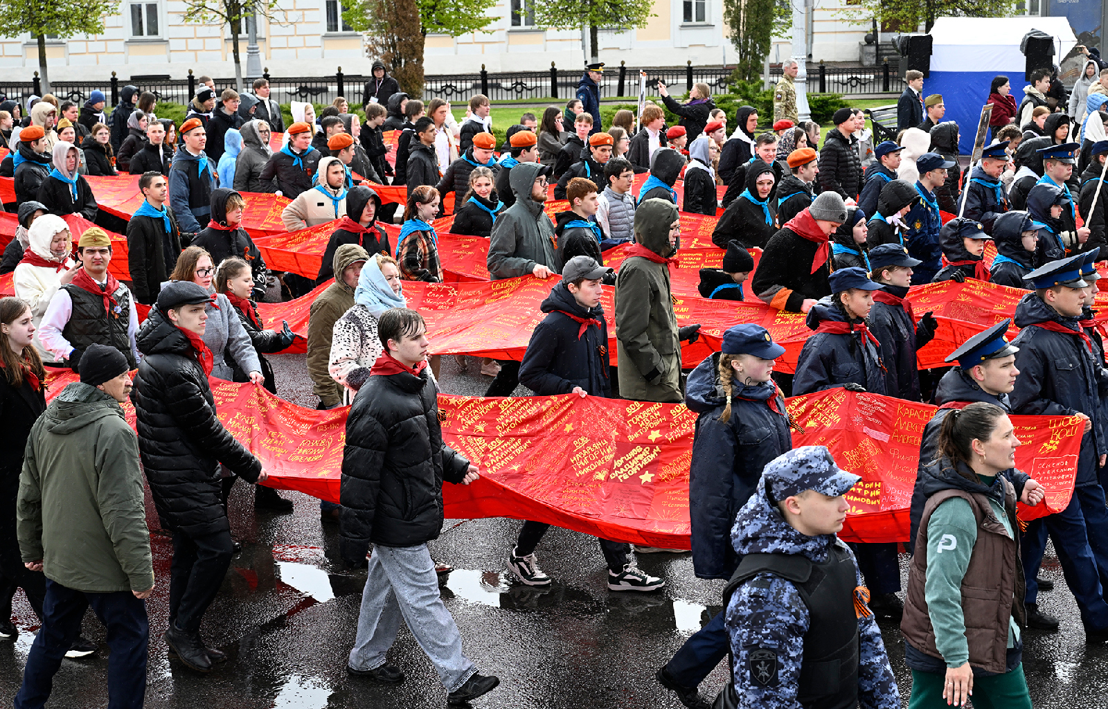 Более 11 тысяч человек приняли участие в шествии «Бессмертного полка» в Твери