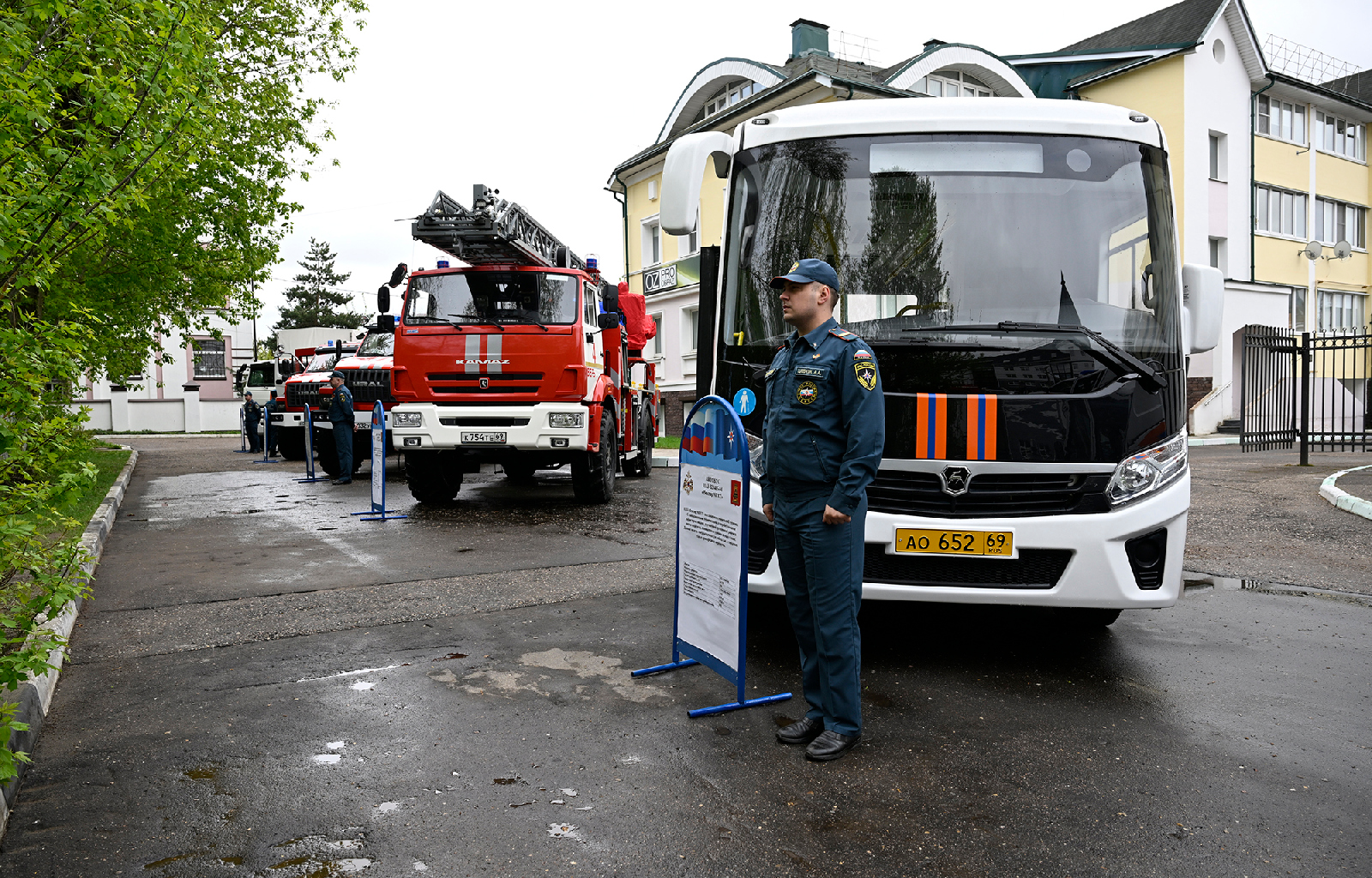 Сотрудников МЧС Верхневолжья наградили и вручили технику