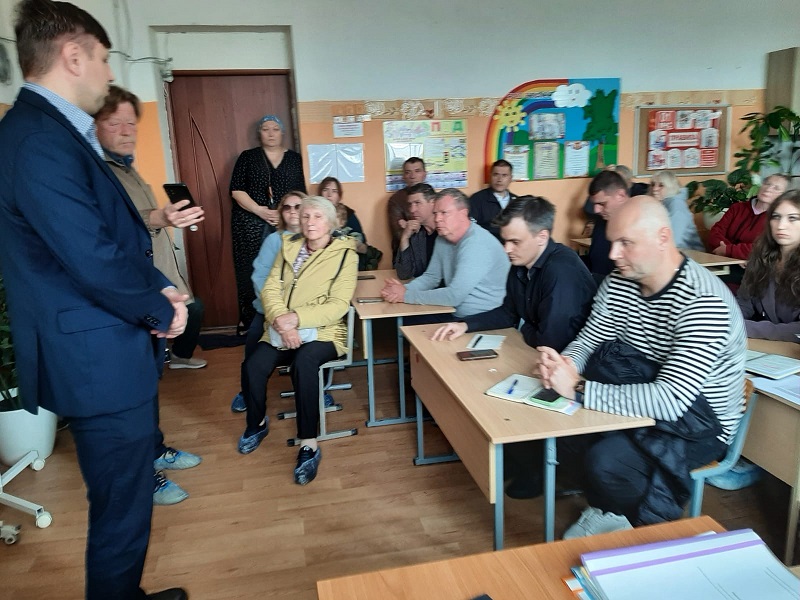 Депутат Заксобрания Тверской области Антон Секержицкий провёл встречу с жителями посёлка Крупской