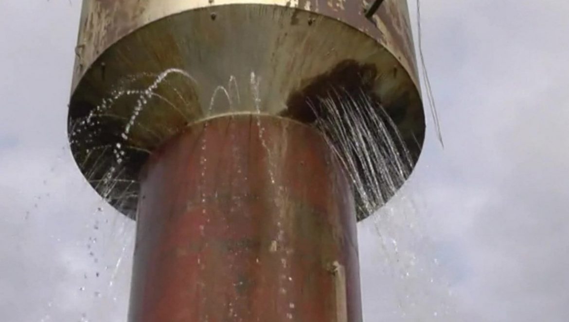 В Тверской области старая водонапорная башня затапливает деревню