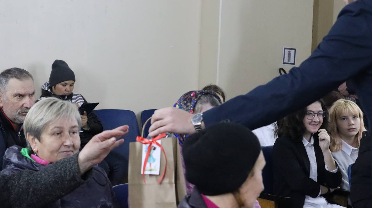 Кирилл Николаев поздравил жителей Бежецкого окурга с Днём пожилого человека
