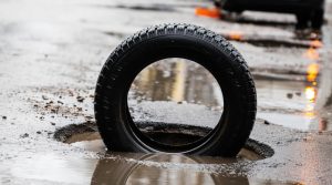 Не виноватая я: в Тверской области подрядчик сорвал ремонт дорог на 872 миллиона