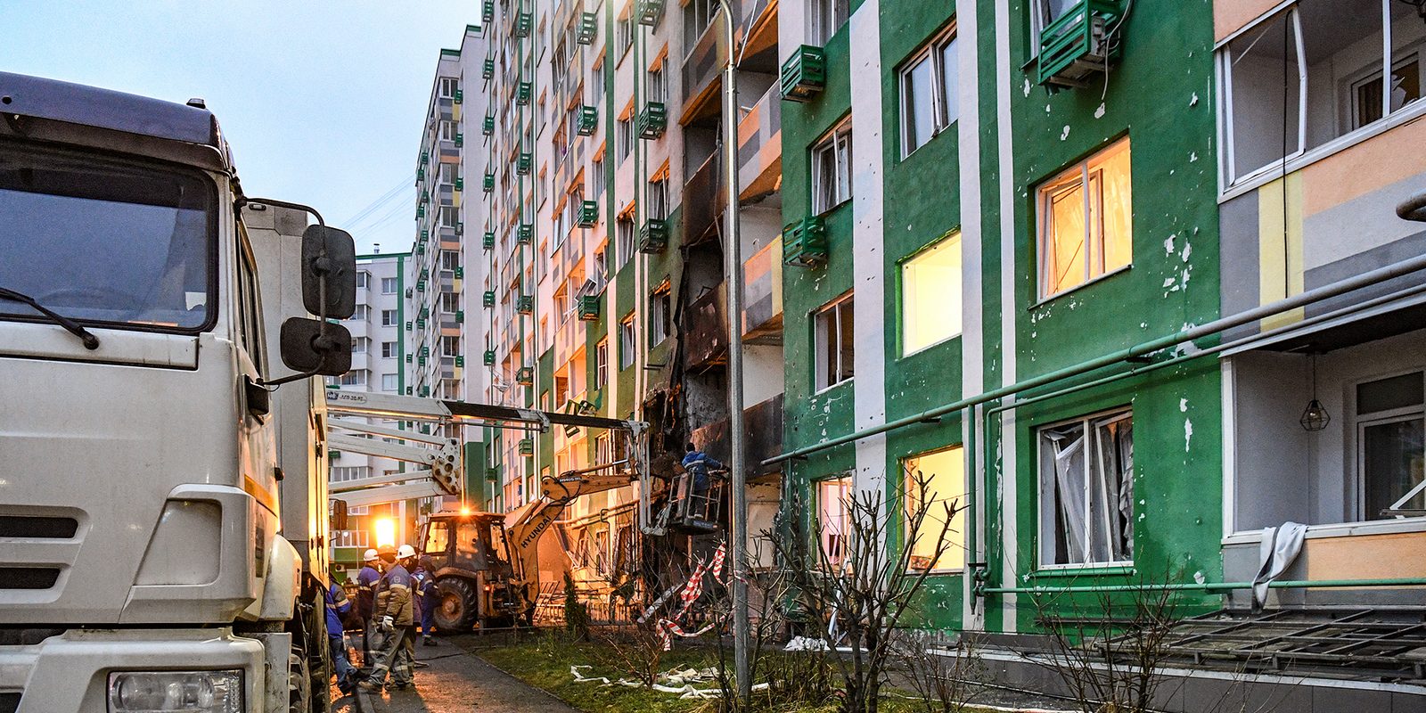 В доме, пострадавшем от БПЛА в Твери, ведутся работы