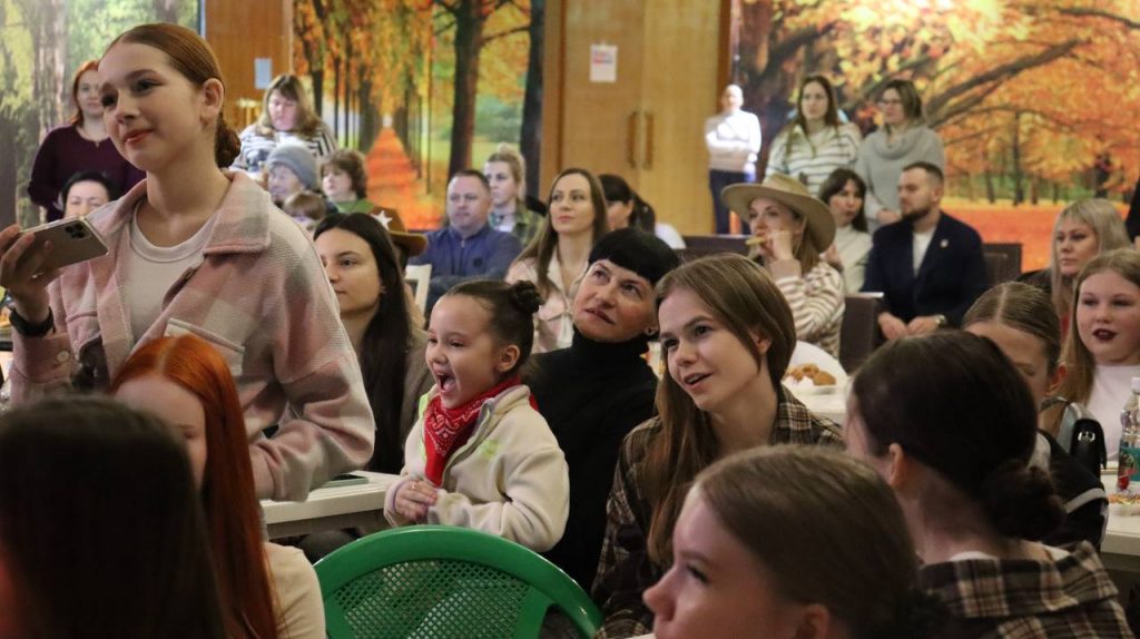 Ледовое шоу и всероссийские соревнования: Кирилл Николаев с рабочей поездкой посетил Бежецкий округ