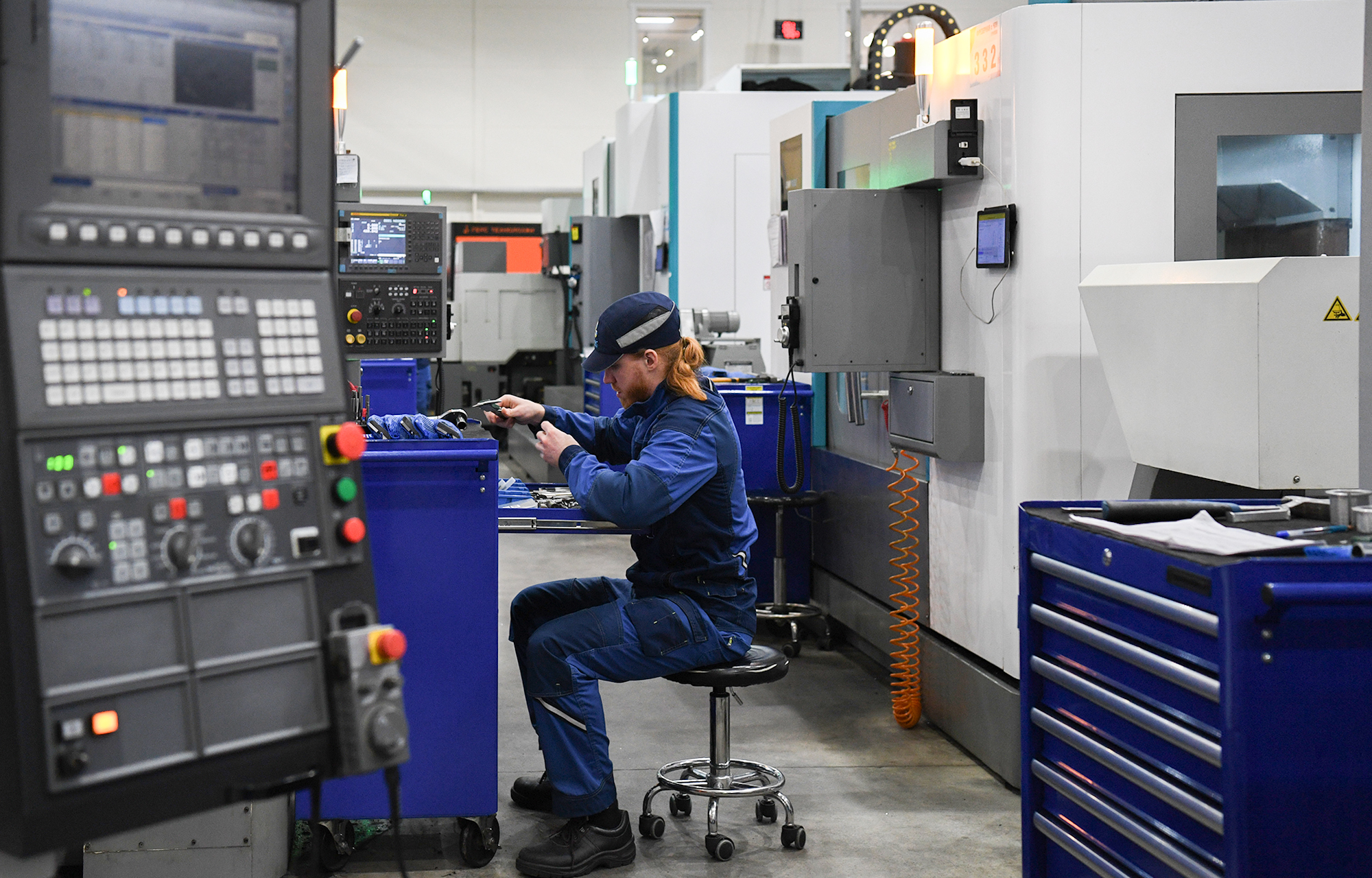 Мантуров и Королев посетили предприятия Тверской области