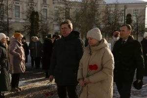 Студенты и преподаватели ТвГМУ возложили цветы к братской могиле советских воинов