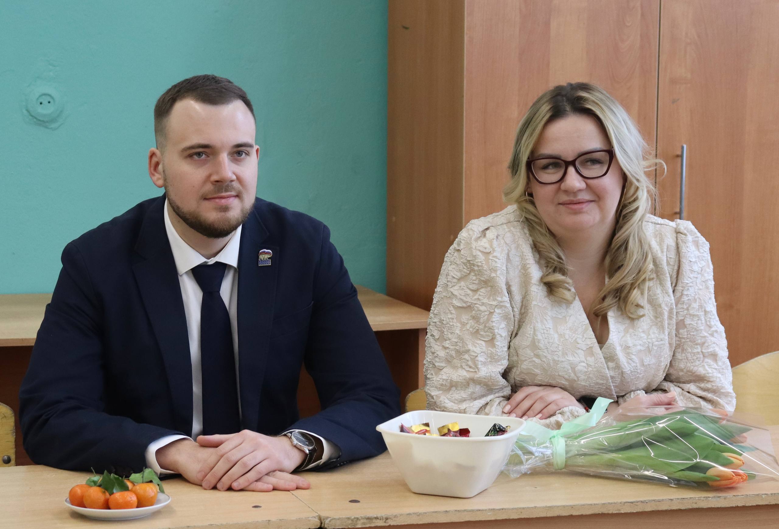 Кирилл Николаев поздравил коллективы Бежецка с 8 Марта