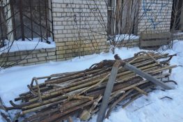 Житель Торжка несколько дней выносил трубы со склада