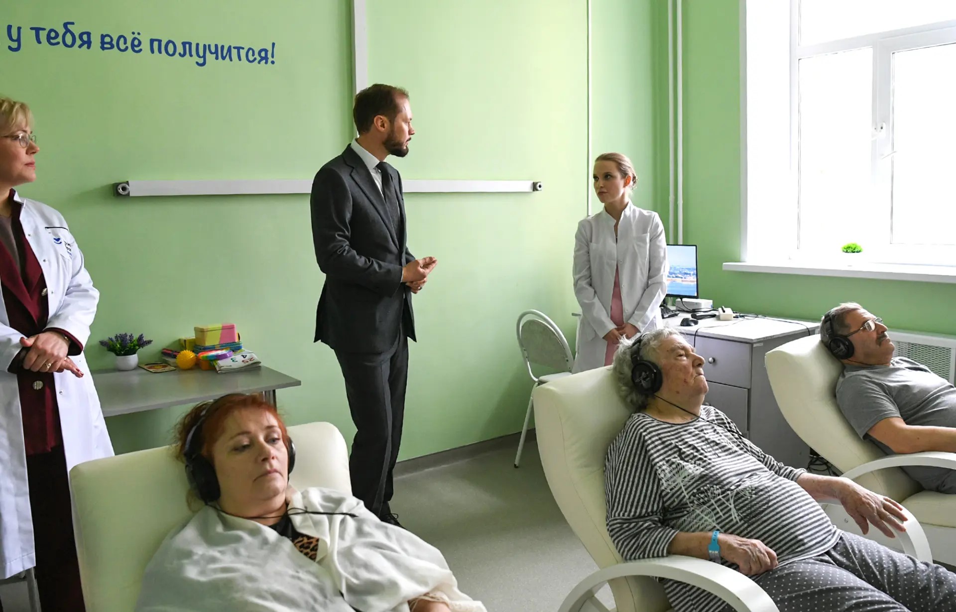 Виталий Королев обсудил с медиками жильё, зарплаты и детсады