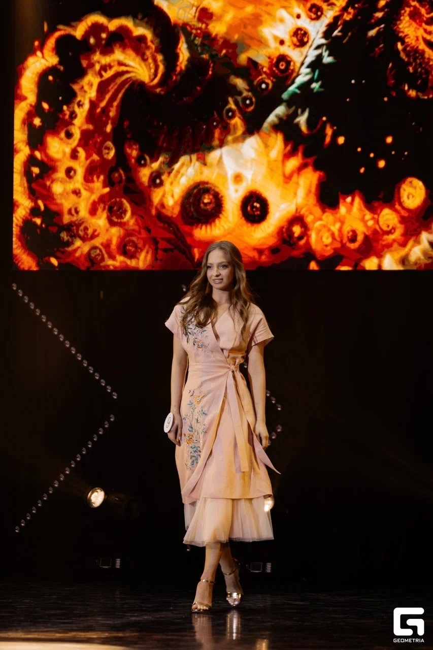 Участницы «Мисс Тверь 2026» показали новую коллекцию от "Торжокских золотошвей"