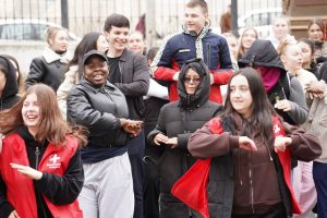 Более 300 студентов Тверского медуниверситета вышли на массовую зарядку