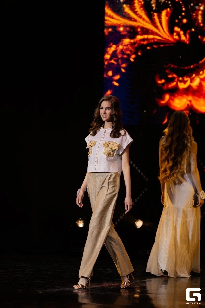 Участницы «Мисс Тверь 2026» показали новую коллекцию от "Торжокских золотошвей"