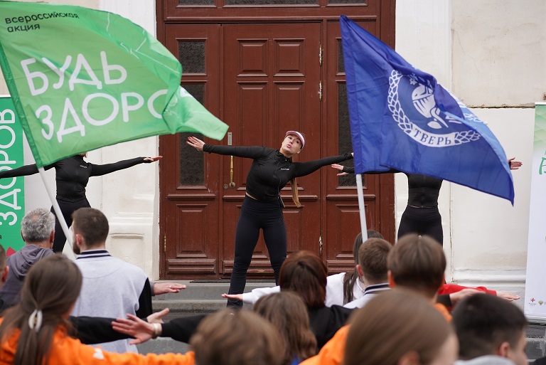 Более 300 студентов Тверского медуниверситета вышли на массовую зарядку