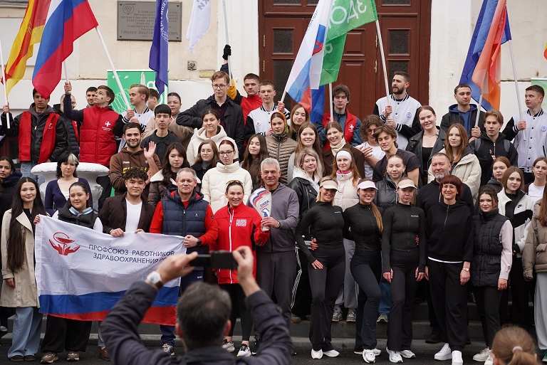 Более 300 студентов Тверского медуниверситета вышли на массовую зарядку