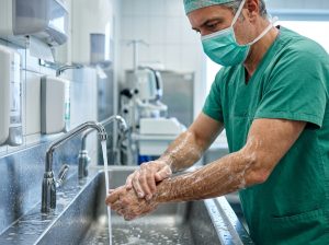 Новый штамм COVID-19 может грозить тверичанам аллергией