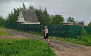 В СНТ «Славное» мужчина с пистолетом угрожал покупателю шин