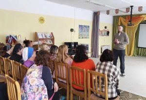 Кирилл Николаев посетил образовательные учреждения в Краснохолмском и Бежецком округах