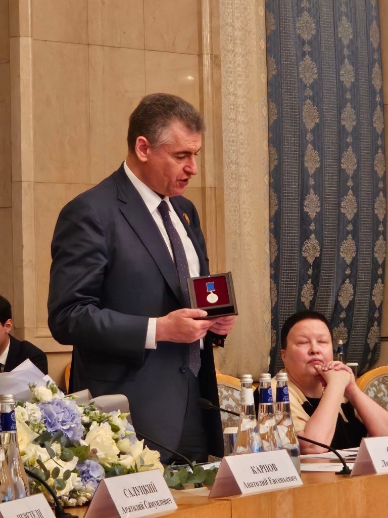 Сергей Рогозин удостоен медали Советского Фонда Мира