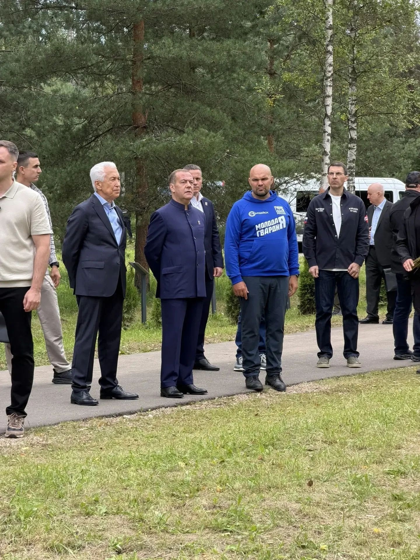 Лидер «Единой России» посетил Аллею памяти в Тверской области