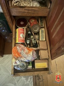 Охранник хранил коноплю, порох и 50 патронов