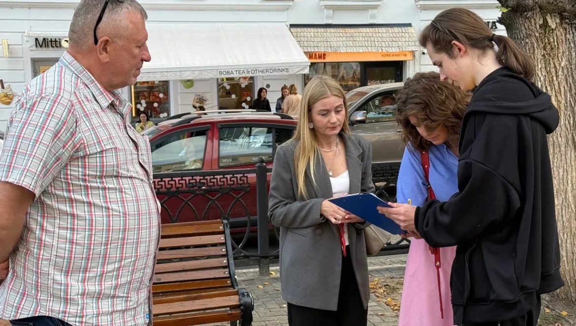 В центре Твери прошла акция в память о Михаиле Круге